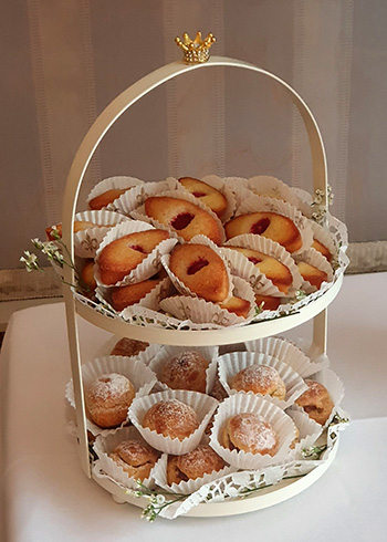 Fingerfood in einer stilvollen Etagere